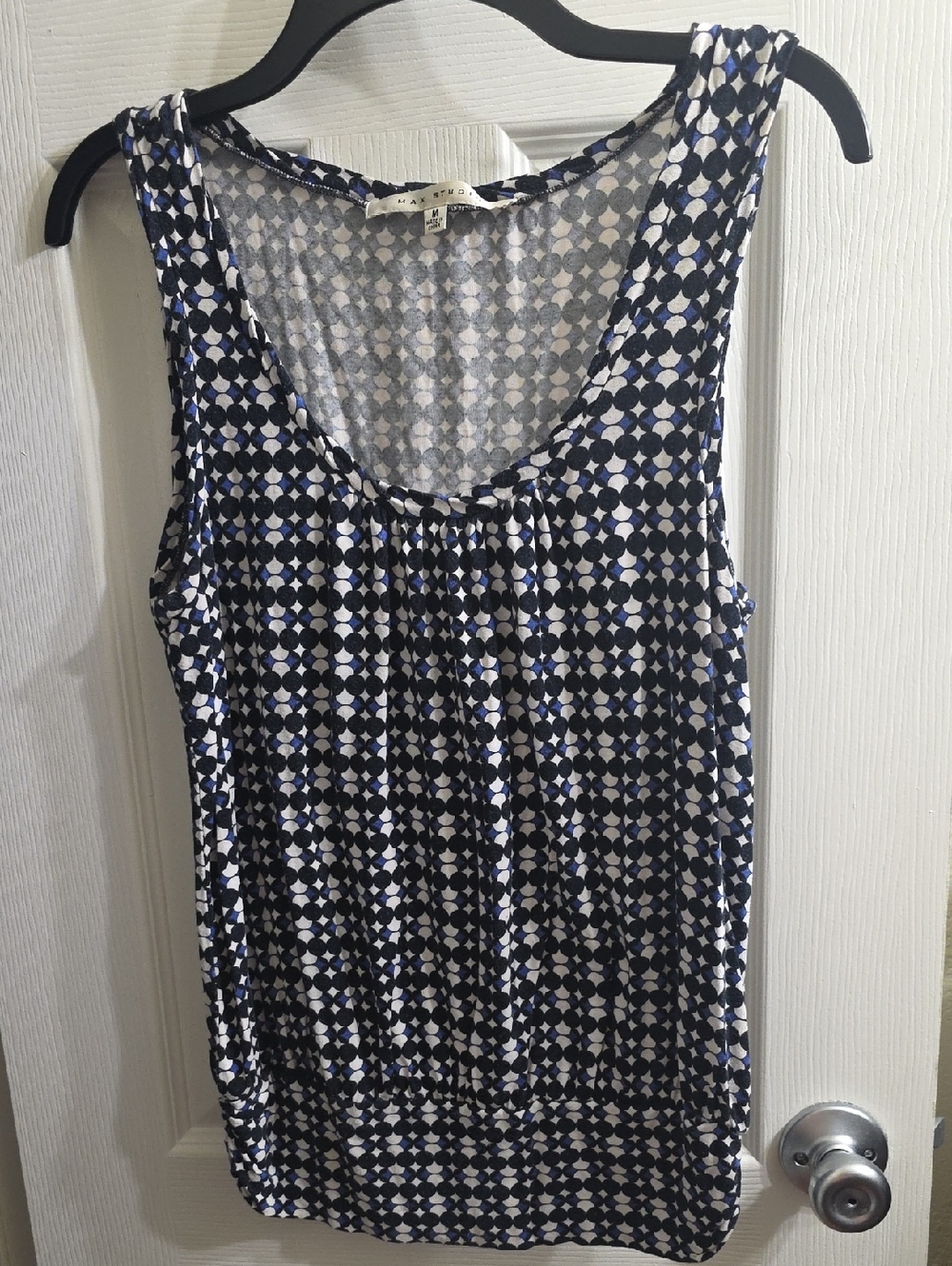 Max Studio Navy and White Geometric Scoop Tank Size M